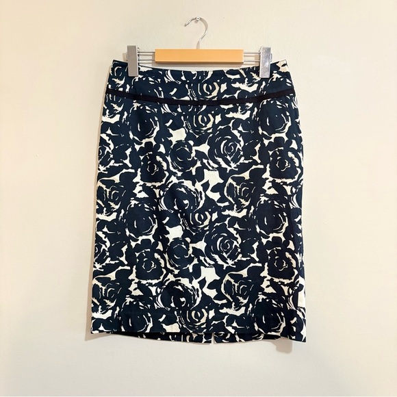4/$10🎄Mexx Black & White Rosette Patterned Cotton Knee Length Pencil Skirt - Picture 1 of 12